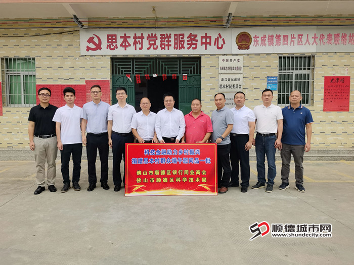 走访慰问群众。.jpg