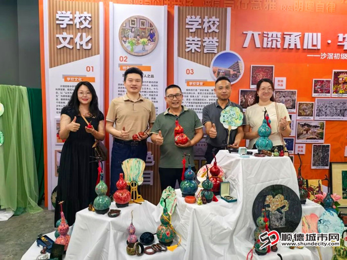 每一道工序，都承载着学生们对传统技艺的深深敬畏。.jpg