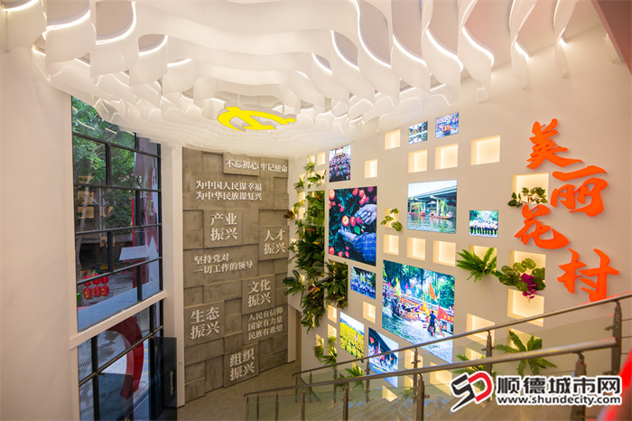 陈村将集中资源打造仙涌、庄头等独具特色的乡村振兴示范村。图为位于陈村仙涌的党建引领花村振兴展示馆。.jpg