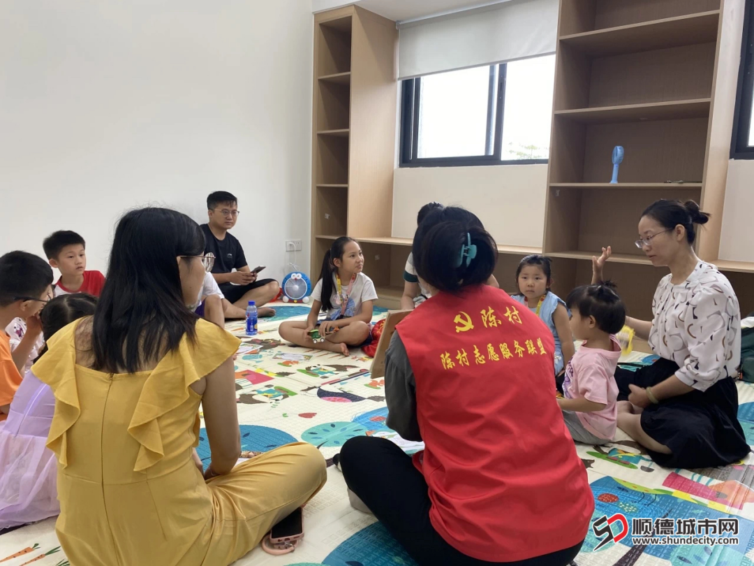 美的花湾场党群服务站亲子阅读会.png