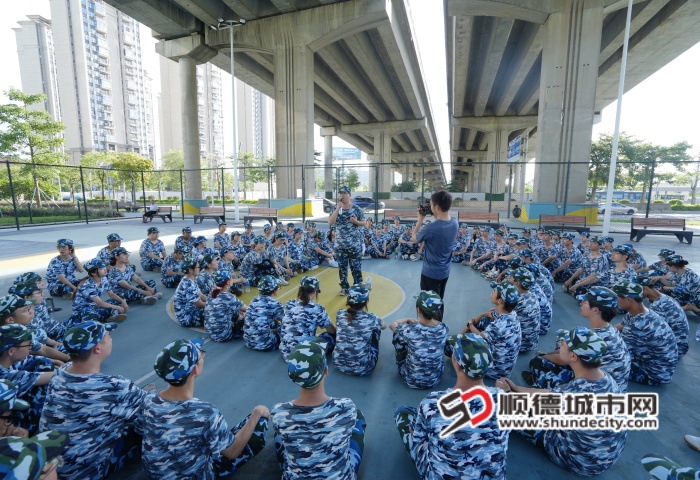 悍高集团2025管培生桥畔公园军训相片_副本.jpg