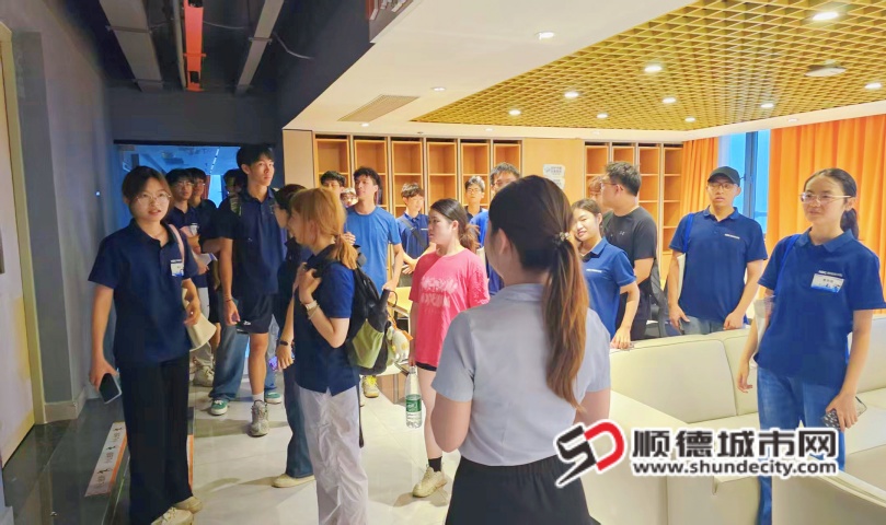 参观学邻里人才公寓_副本.jpg