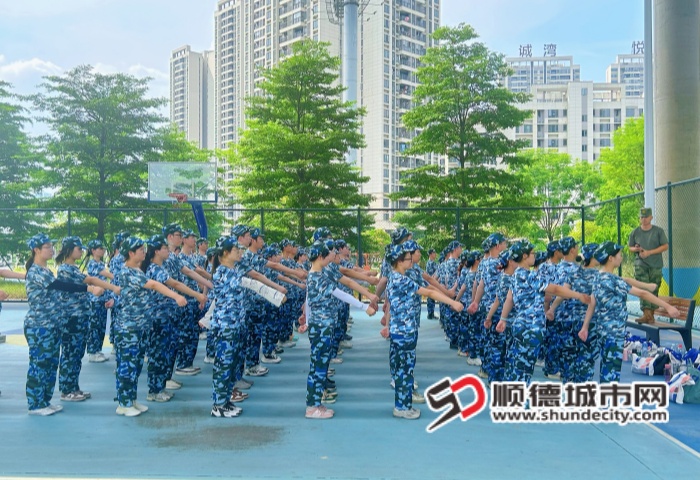 悍高管培生军训1_副本.jpg