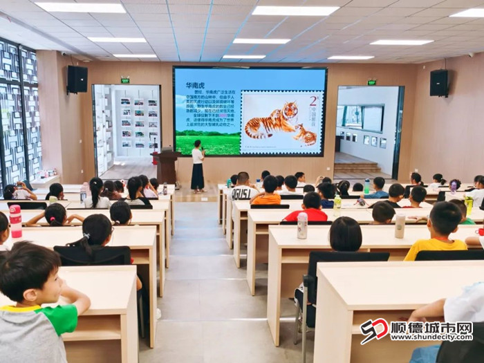 学习邮票知识。.jpg