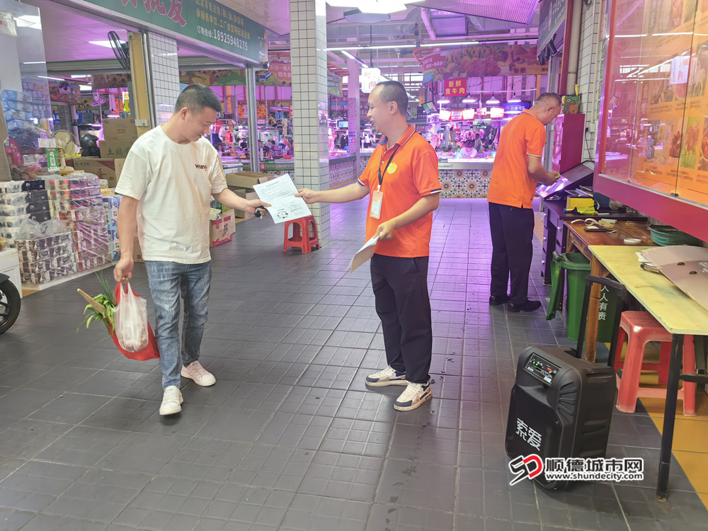 市场发放传单.jpg