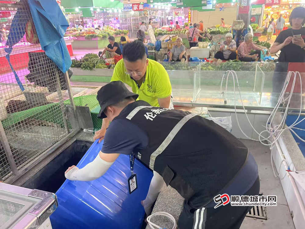 清除积水容器.jpg