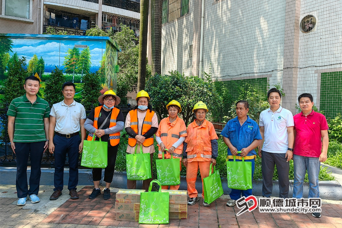 慰问环卫工人_副本.jpg