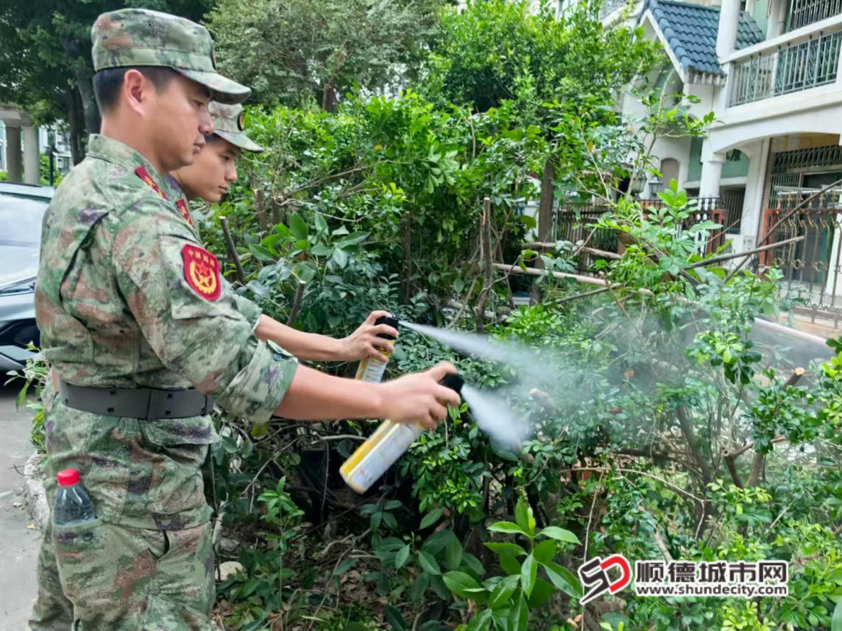 民兵用上企业捐赠的防疫物资3_副本.jpg