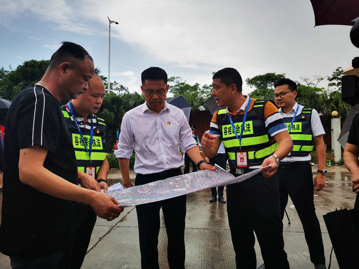 风雨无阻！容桂清拆落后工业厂房超40亩