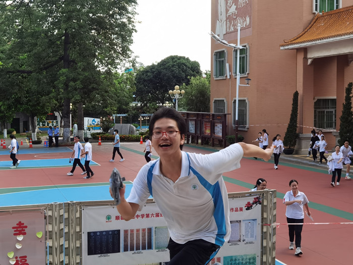 高考结束啦，冲啊！这一幕幕让人“破防”