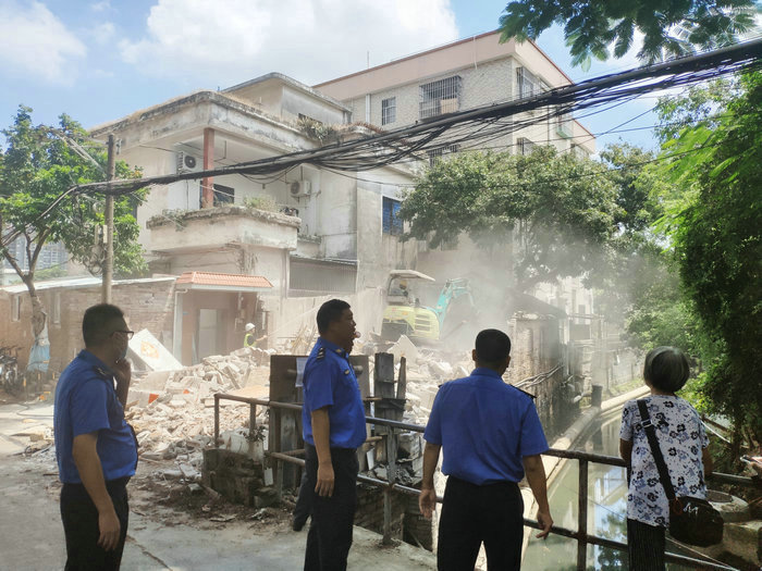 伦教：还河于民，300多平方米临河违建被拆