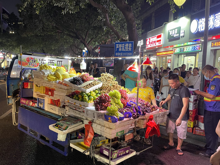 龙江：整治占道摆摊黑点，提升城乡环境
