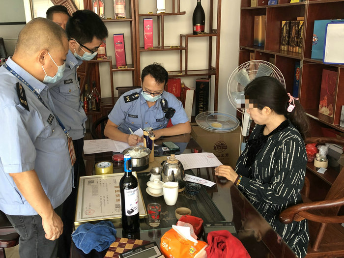 龙江：纯正进口？无中文标识洋酒严查不怠