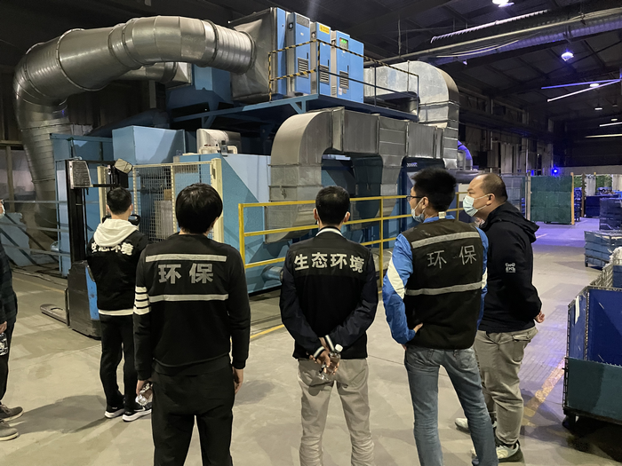 伦教多个小区被怪味侵扰，执法人员夜间追查气味源头