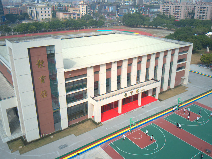 龙江中学体育馆、跑道都是新的！还将建4栋楼