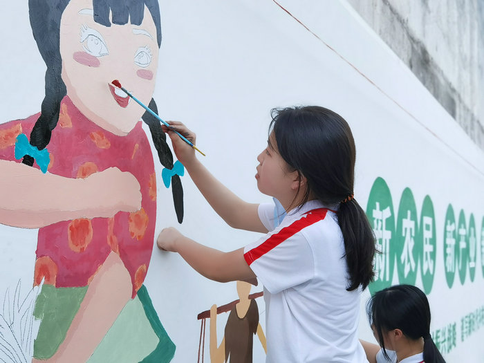 青年的力量，北滘莘村旧围墙变身创意墙绘