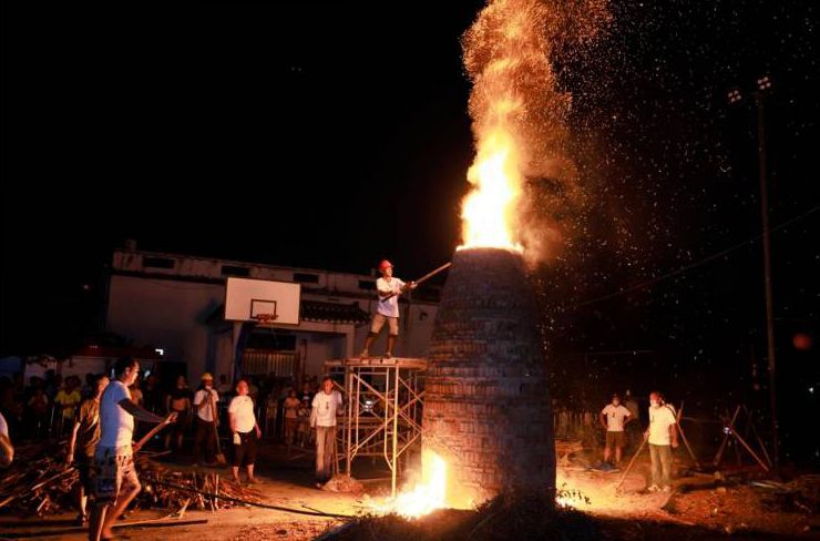 中秋夜烧奔塔！杏坛特色民俗助乡村振兴