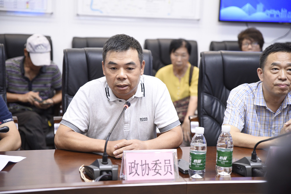 政协委员积极发言，并进行经验分享