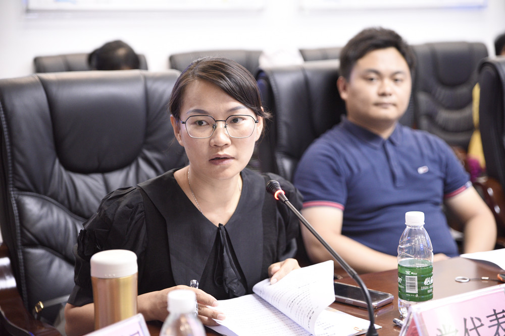 党代表积极发言，并进行经验分享