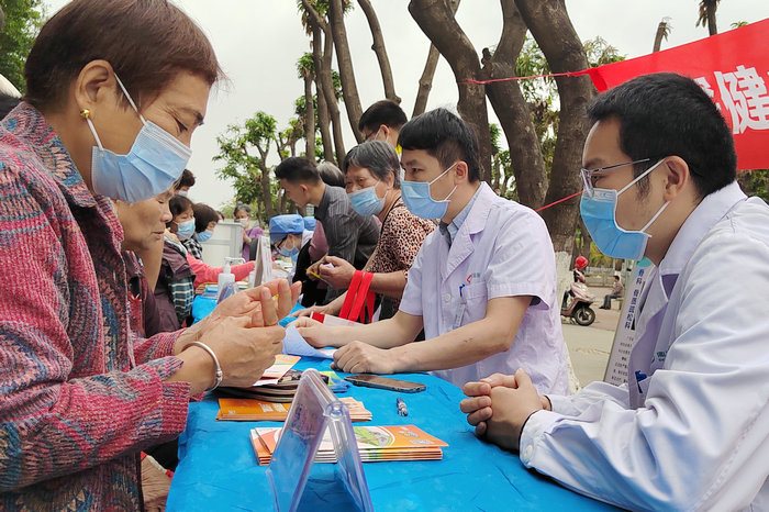你的骨头还好吗？北滘健共体巡回义诊走进碧江
