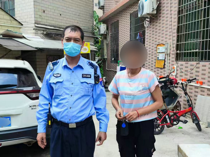 她正“躲”在角落准备转账，25万余元差点被骗