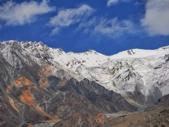 壹周美图：看蓝天下的雪山，雄伟巍峨