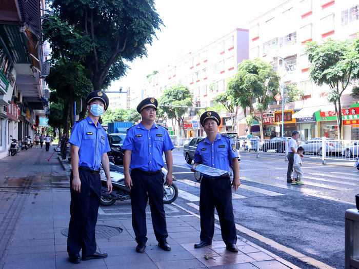  伦教拆除4宗楼顶违建，守护“头顶上的安全”