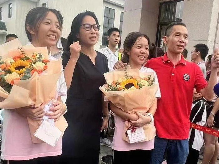 青春毕业季｜双生姊妹在龙山中学携手前行成为榜样