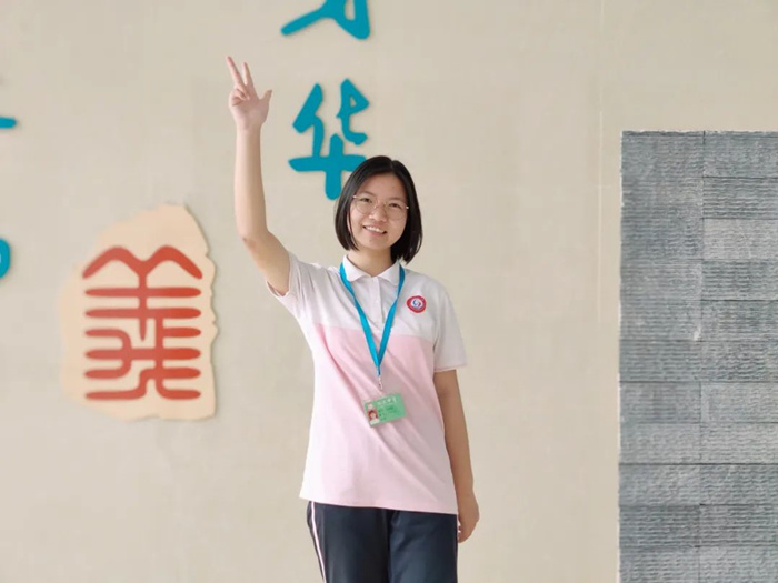 江义中学张骏萱：这个学霸人美歌甜有才华