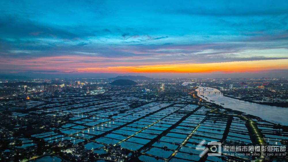 夕阳下的勒流水道，在晚霞中熠熠生辉