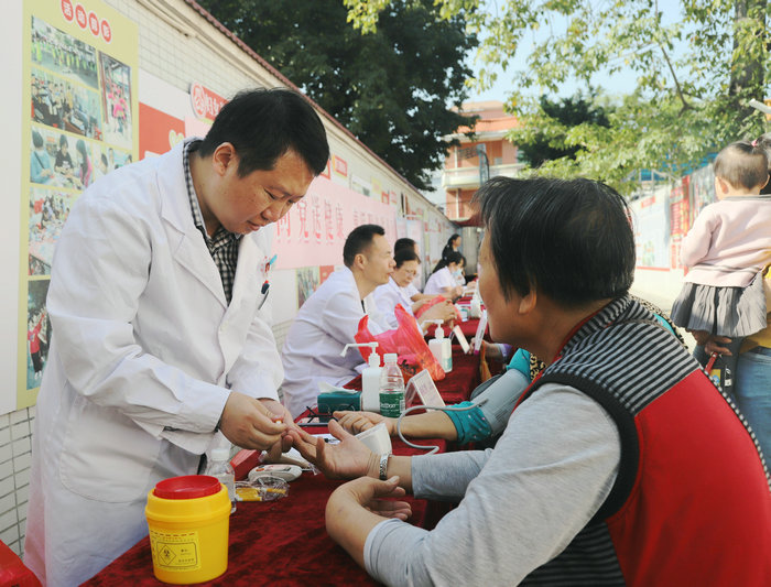 凝聚顺德统战力量，健康、普法送到群众家门口