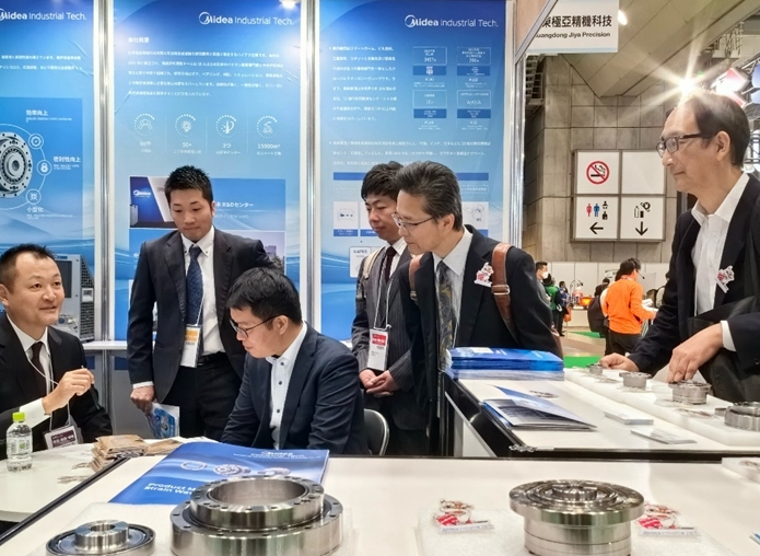 美的工业技术高性能谐波减速机亮相国际！
