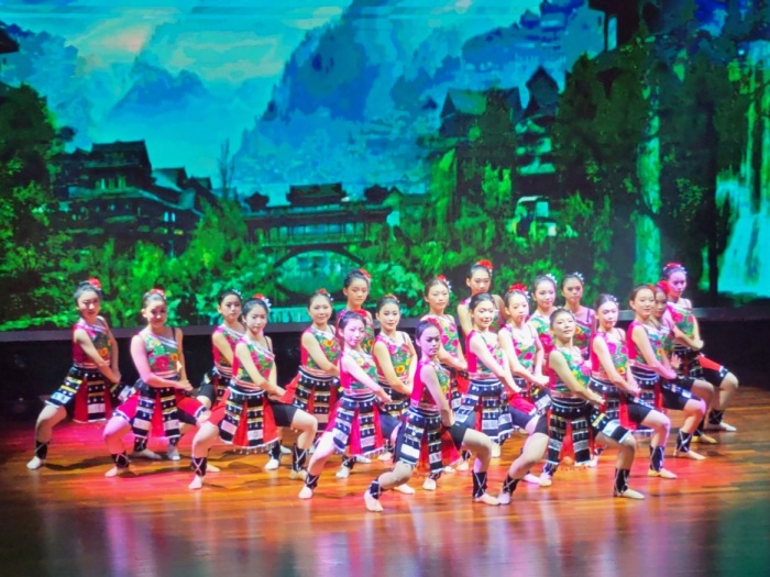 乐韵迎新表先进！顺德实验中学奖教奖学典礼举行