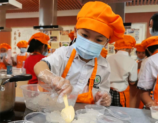 小厨童大乐趣！罗沙小学烹饪课好“椰”