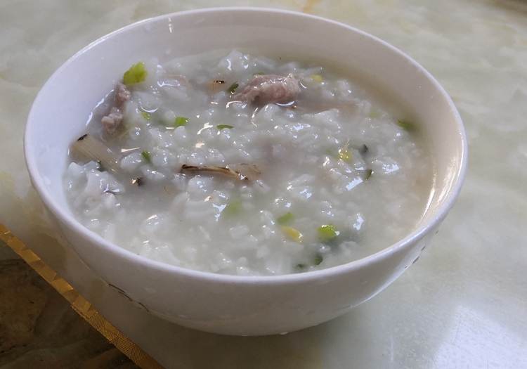 暖胃又健康，尝试沙虫瘦肉粥→