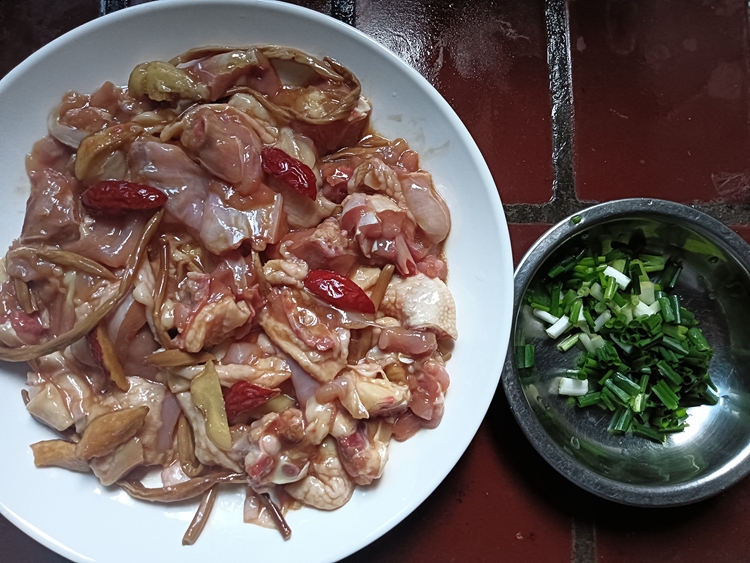 红枣蒸文昌鸡，滋补养颜好滋味！