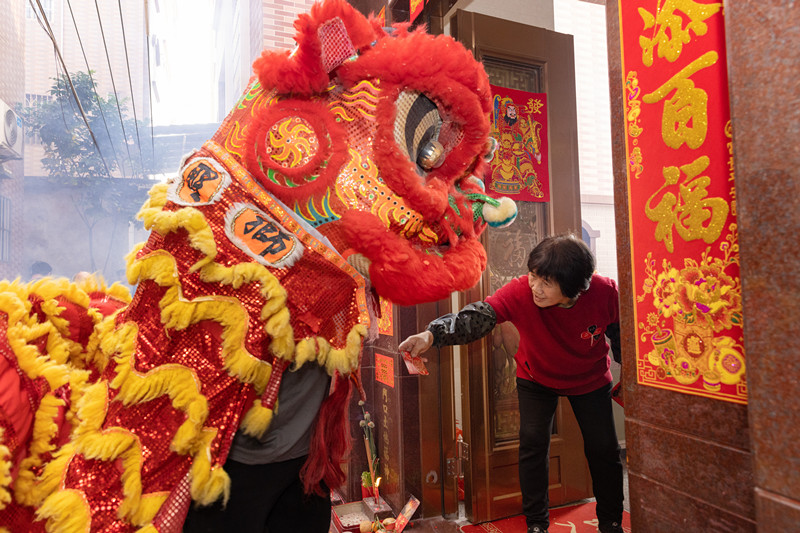 乐从：正月初五，醒狮来“串门”送祝福