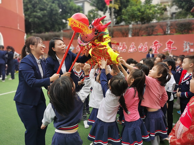 瑞龙纳福财神到！明日之星顺峰幼儿园开学啦
