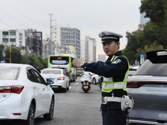 护航开学季，顺德公安与师生一起准时“报到”