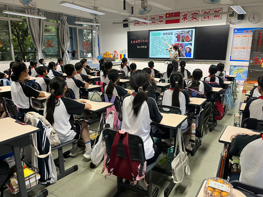 “家长讲师”进课堂，助力学生成长