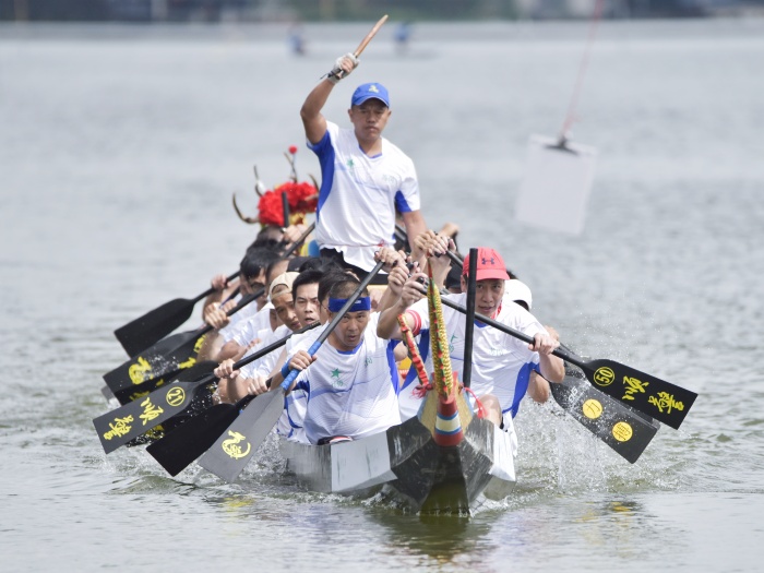 八龙“狂飙”！大良苏岗龙舟赛现场“人从众”