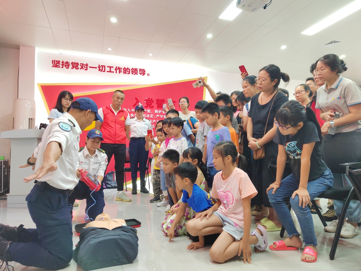 “救命神器”守护生命！大良苏岗打造“15分钟AED急救服务圈”