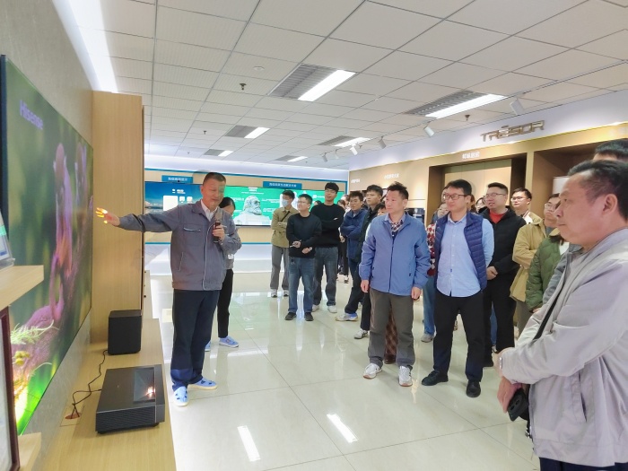 把沙龙“开进”大巴！均安年轻干部“跳出”均安看发展