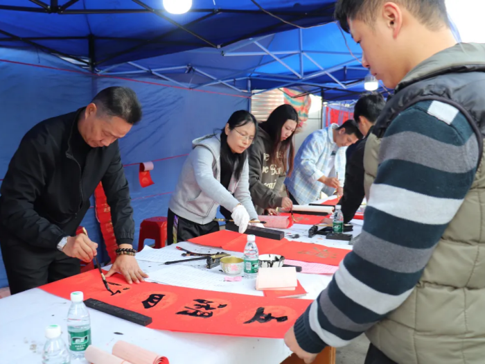 勒流富裕迎春“送”福，翰墨飘香添年味