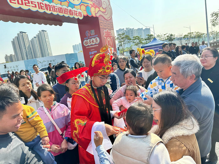 伦教花市热闹开市，火红“年味”逛不停！
