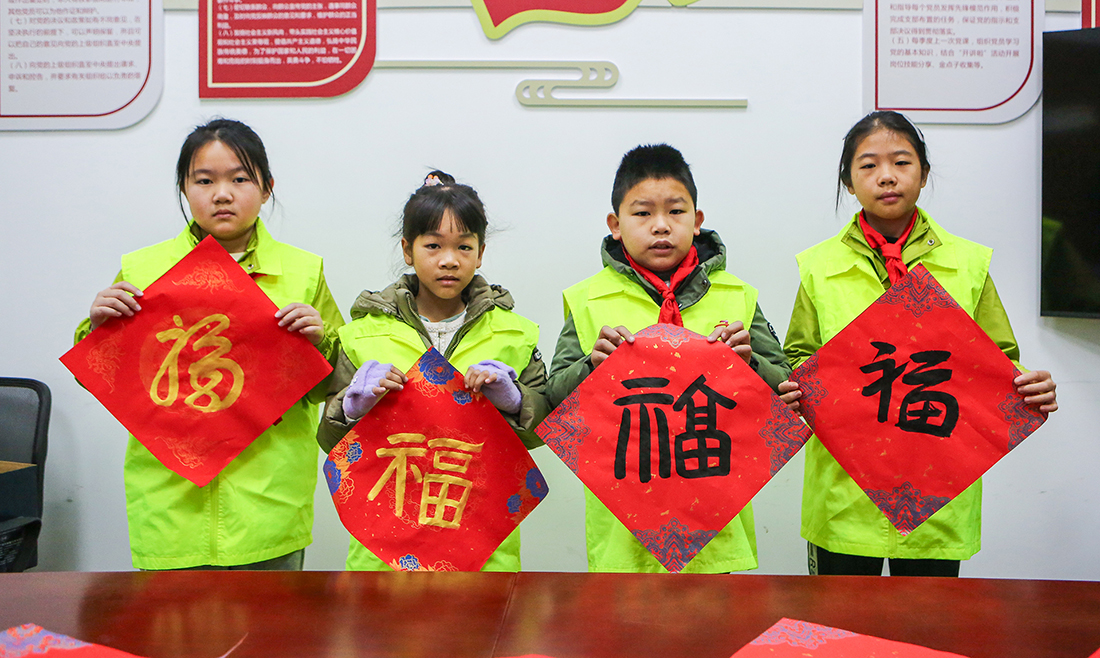 126份爱心礼包，141副新春对联，75颗志愿热心为善护航！
