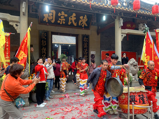 非遗焕新年味更悠，乐从上华举办艾胜巡游
