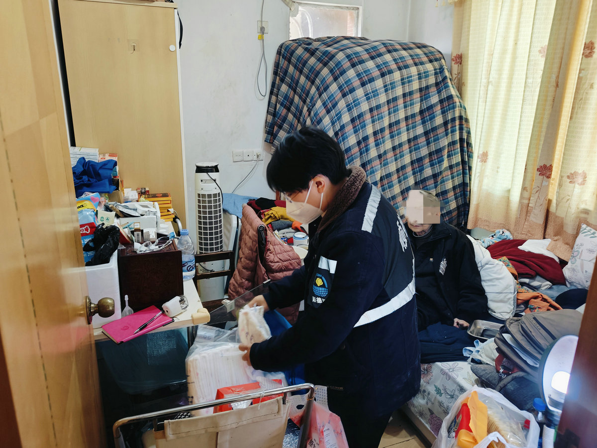 化身“蜘蛛侠“，多方联动紧急救助八旬病弱老人
