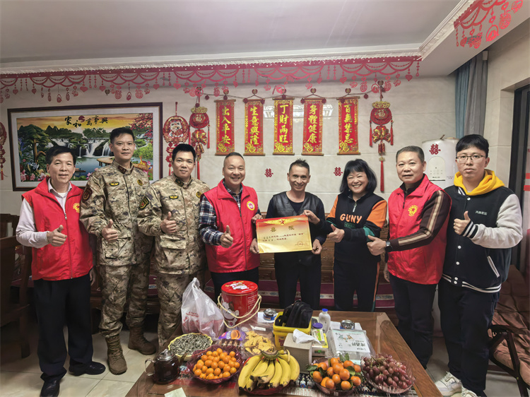 孩子在军营立功了，这份喜报送到家门