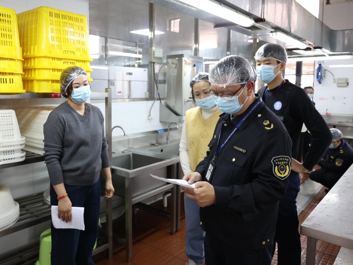 大良：筑牢防线 护航新学期“第一餐”